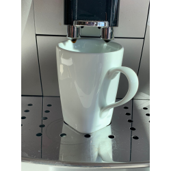 Tasse pour Capuccino, originale grace a sa base carrée et son bord rond. /Contenance 15cl./Se complète avec sa sous tasse, ref 7