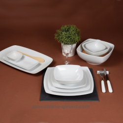 Design et élégant, ce saladier carré est idéal pour une mise en valeur soignée de vos plats sur le buffet, en présentation trait