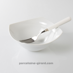 Aux formes originales et épurées, ce saladier sera du plus bel effet sur votre table pour servir le repas./Existe en deux taille