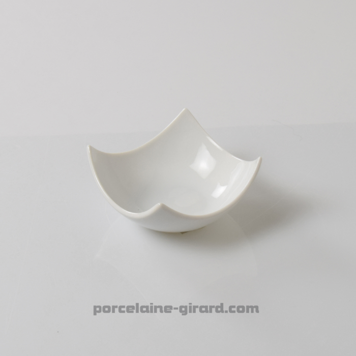 Coupelle Design, idéale pour présenter vos sauces dans vos assiettes. /Esprit japonisant et forme contemporaine pour un repas ch