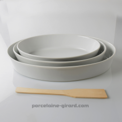 Pour une cuisine saine et respectueuse des aliments, optez pour ce grand plat en porcelaine. De forme ovale, il sera parfait pou