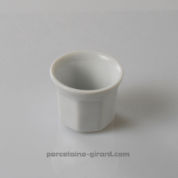 Mise en bouche creuse, en forme de mini pot à confiture./
