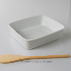 Ce plat à à four permet de préparer de délicieux repas.  En porcelaine, il passe au four, au micro-ondes, et au lave-vaisselle./