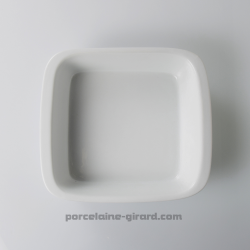 Ce plat à four rectangulaire aux formes traditionnelles, idéal pour toutes les cuissons permet de préparer des plats copieux pou