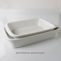 Ce plat à four rectangulaire aux formes traditionnelles, idéal pour toutes les cuissons permet de préparer des plats copieux pou