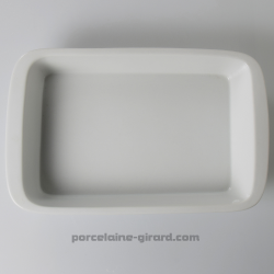 Ce plat à four rectangulaire aux formes traditionnelles, idéal pour toutes les cuissons permet de préparer des plats copieux pou