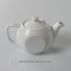 Servez votre thé avec élégance grace à cette théière./Pratique, ses deux faces plates permettent de faciliter le rangement./40cl