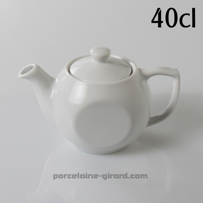 Servez votre thé avec élégance grace à cette théière./Pratique, ses deux faces plates permettent de faciliter le rangement./40cl