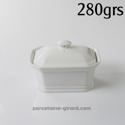 Terrine rectangulaire avec couvercle. Cette terrine en porcelaine sera id&eacute;ale pour concevoir vos pat&eacute;s. De plus, grace &agrave; son jol