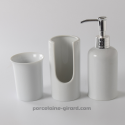 Pompe à savon de forme ronde en porcelaine blanche./Contenance 26CL