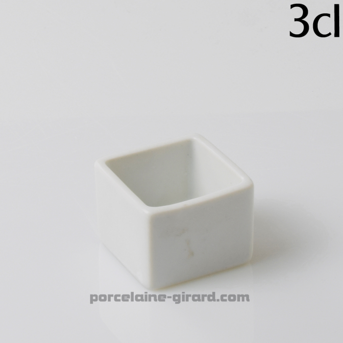 Mini cube. Existe en trois tailles. /Passent au lave-vaisselle, au micro-ondes et au four./5cl